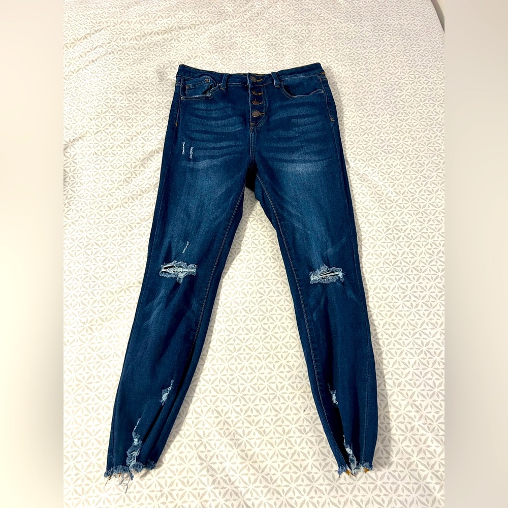 Blue jeans high waisted, cropped bottoms